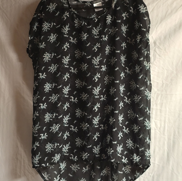 Shear hi-low shirt - Picture 2 of 3